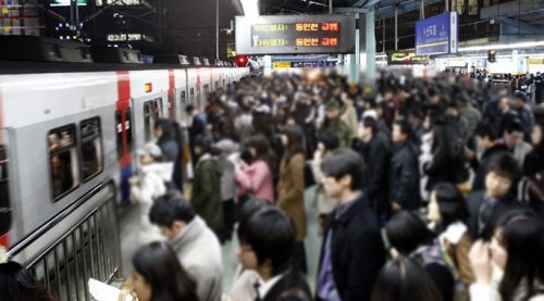 출근길 지하철그리고 주변을 둘러보니, 누가 봐도 입석을 타게 될 동지들이 보인다.