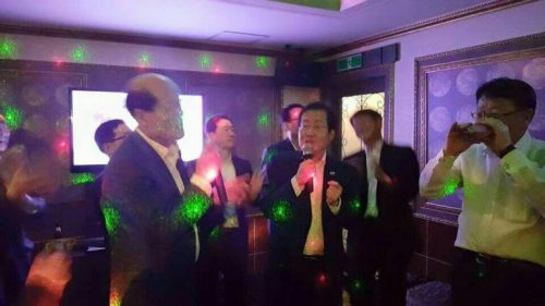 홍준표 노래방세곡 때리셨다,,, 백세인생.신촌을못가.고해 고마운 분 들 이다 !! ⓒ경남도지사비서실