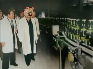 북한의 맥주 공장에 돼지 얼굴을 합성