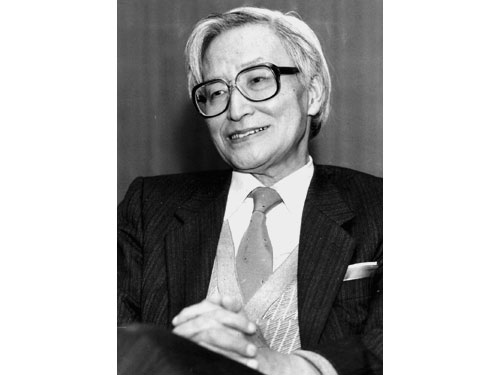 마루야마 마사오는 일본 학문의 천황이라 불린다. 26세에 도쿄대 조교수가 된 자유주의 지식인의 대표자이다. 죽기 전까지 집필하며, 민주주의의 중요성을 설파했다.