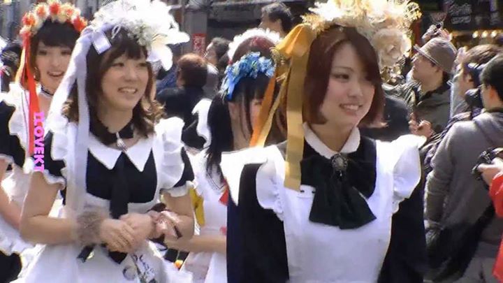 [일본 메이드복의 역사] 영국풍 평상복에서 성적 코드의 프랑스풍으로