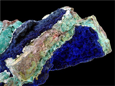 석록(石綠, Malachite Green)과 석청(石淸, Azurit, Mountain Blue) 주로 두 광물이 혼합된 형태로 산출되며이집트 시나이 반도, 중국 윈난이 유명한 산지 
