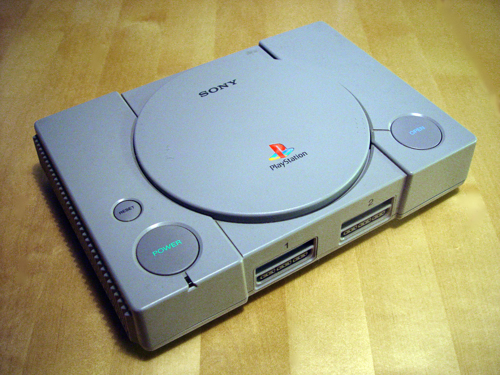 Sony Playstation(1995). http://www.flickr.com/photos/sameli/313641835/