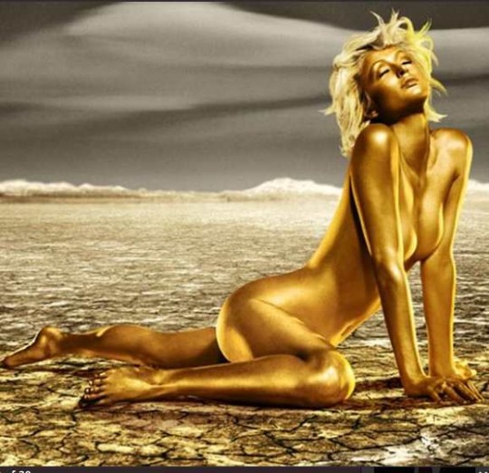 Paris-Hilton-Gold-Pix