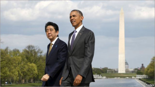▲ 미국 방문 중인 아베와 오바마가 워싱턴의 링컨 기념관을 방문했다. 출처: 미국의 소리