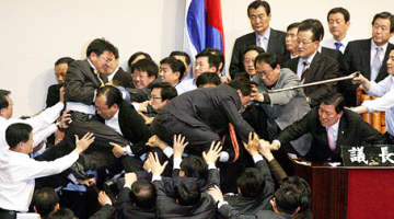 한국의 정치경제가 구제불능인 이유