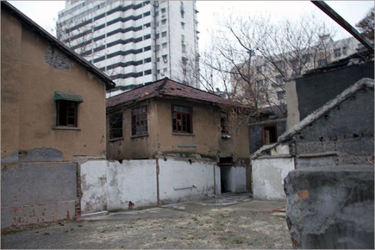 ▲ 리지샹 2호의 위안소의 현재 모습. 장수성의 '문물보호단위'로 지정된 유적은 수리 중이었다.