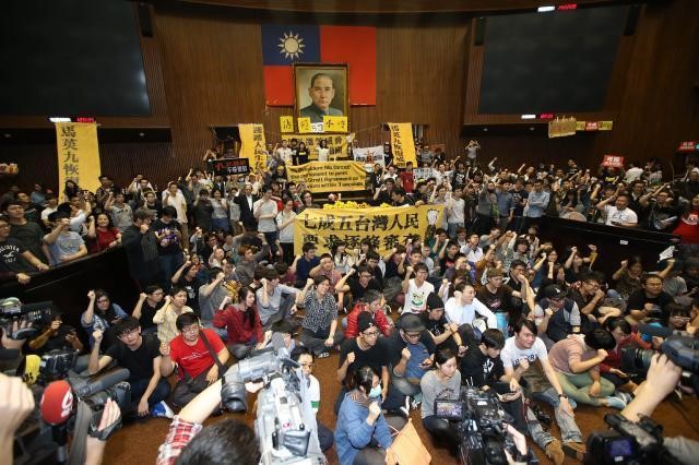 2013년 대만 입법원 회의장을 점거한 학생들
