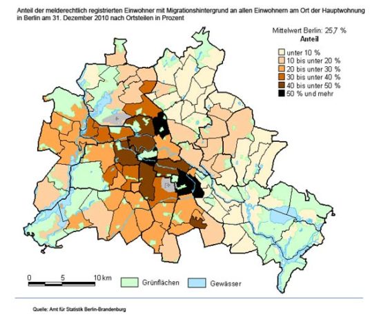 이민자 혹은 부모님 중 1명이 이민자인 베를린 거주자 (출처:https://www.berlin.de/ba-treptow-koepenick/_assets/beauftragte/integration/statistik1.jpg) 흰색에서 자주색, 검정색일수록 이민자 비율이 높다. 출처: