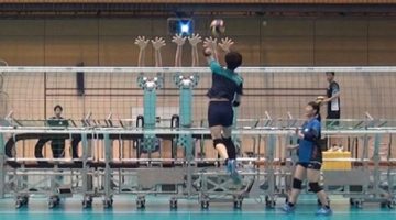 일본 여자 국가대표 배구 팀에 도입된 블로킹 로봇