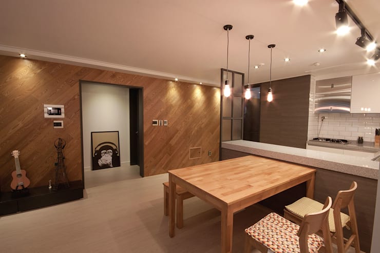 30평대 아파트 인테리어 - 전주 엘드 수목토 아파트 - 디자인투플라이: 디자인투플라이의 다이닝 룸
