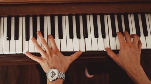 “어머니도 같이 피아노 배워 보실래요?”