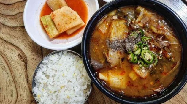 쌀쌀한 날에 최고! 역사를 자랑하는 50년 전통 국밥 맛집 5